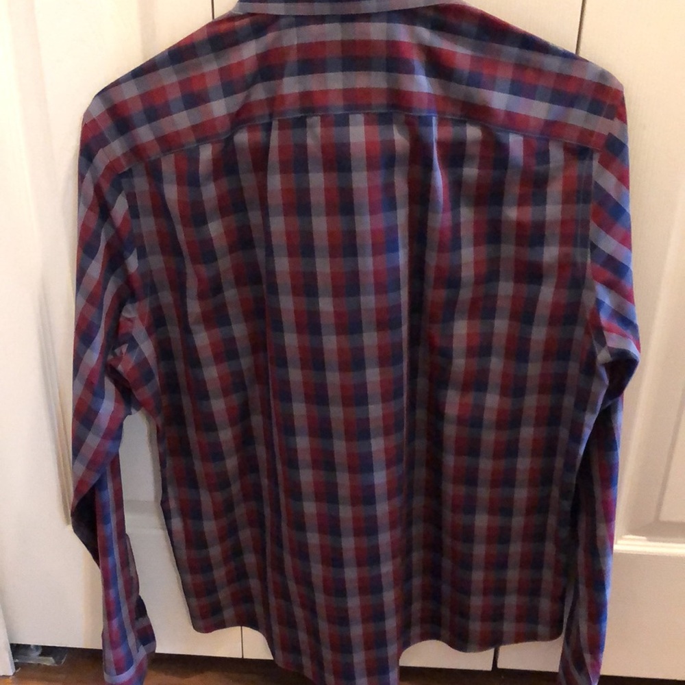 NWOT UNTUCK IT, MENS, MED. - Picture 5 of 5